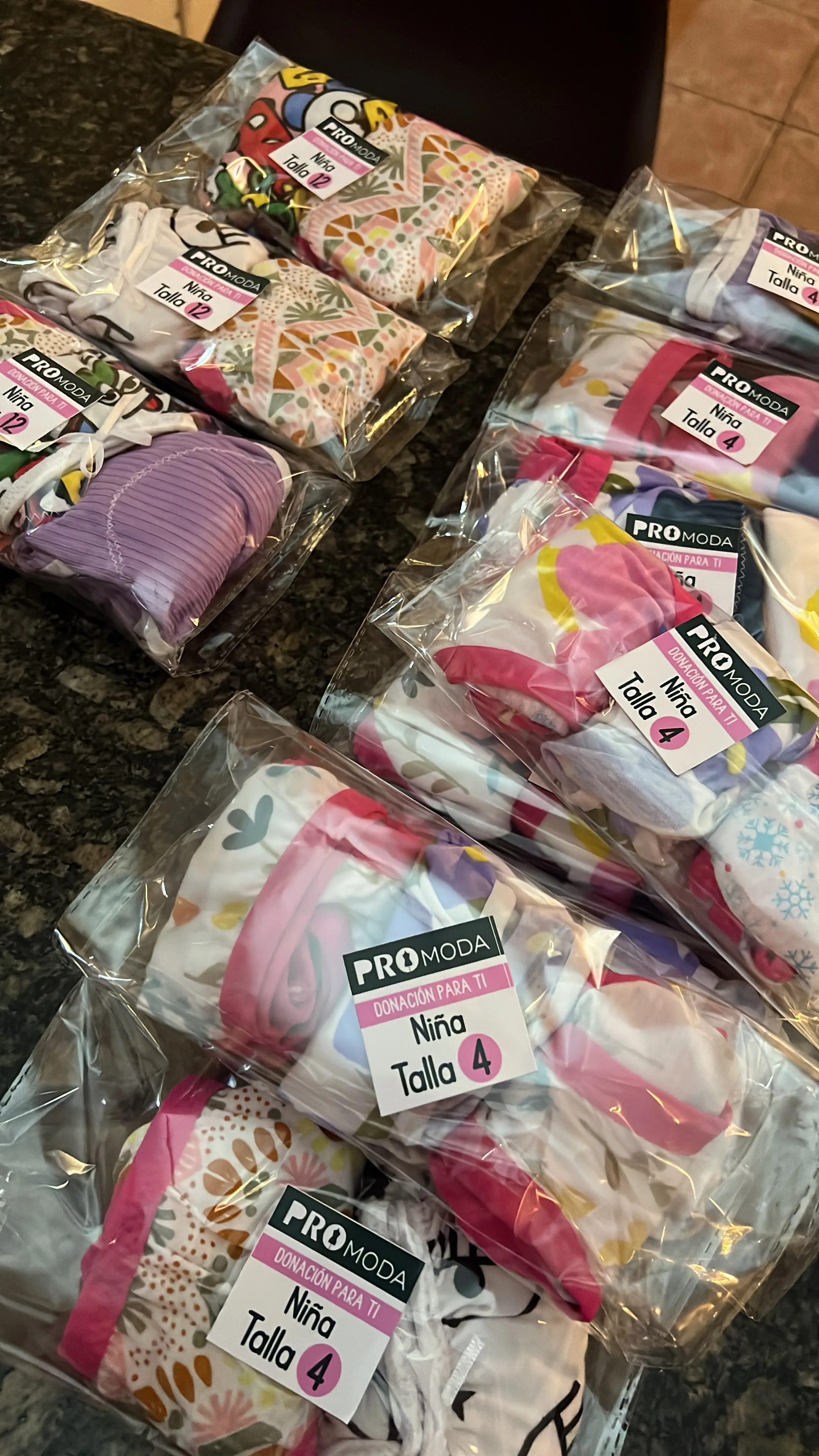 Prendas textiles empacadas y etiquetadas